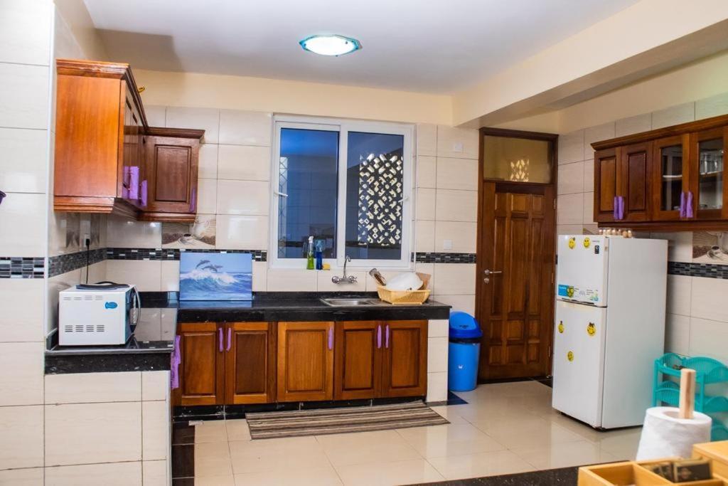 Emirates Reef Apartment 8D Момбаса Екстер'єр фото